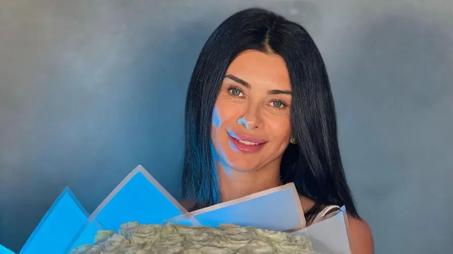 Live Webcam Performance - Watch EmmaLevis