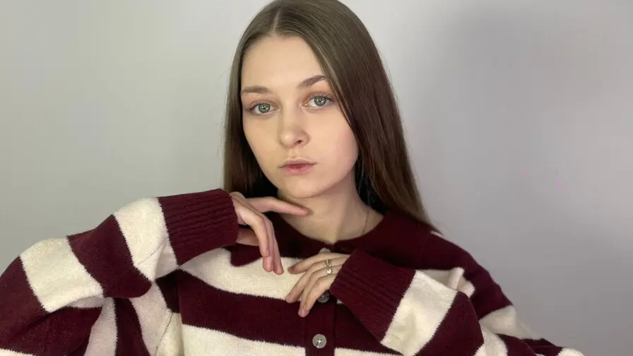 Live Webcam Performance - Watch EssieFontanella