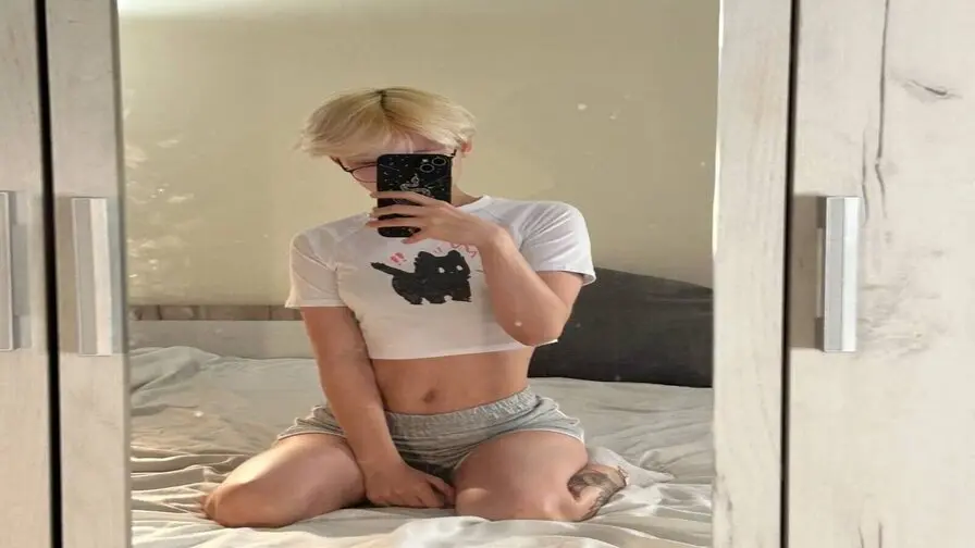 Live Webcam Performance - Watch LakendraSnethen