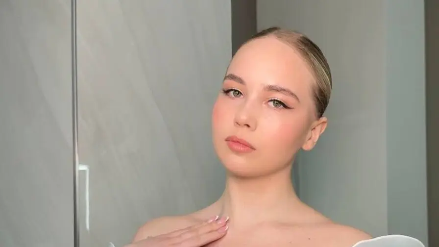 Live Webcam Performance - Watch LuannSibrian