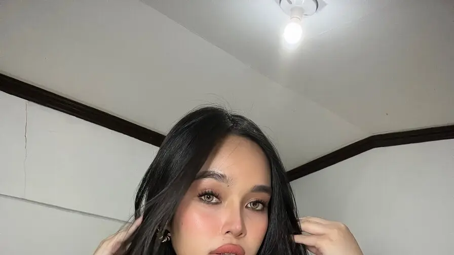 Live Webcam Performance - Watch CianneGomez